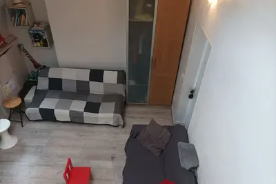 Image de Jolie appartement avec belle hauteur sous plafond proche Montmartre.