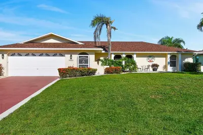 Image de Just Chill – Modern Canal Villa w/ Heated Pool