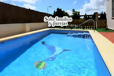 Image de Chalet con piscina privada solo familias y parejas