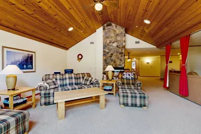 Image de Course View Condo, with Jetted Tub, Fireplace, Shared Pool & Resort Amenities