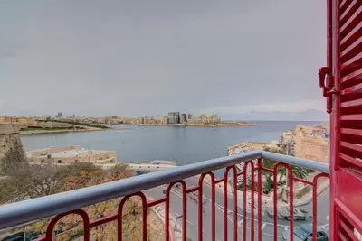 Image de Unique seafront Loft overlooking Valletta`s views