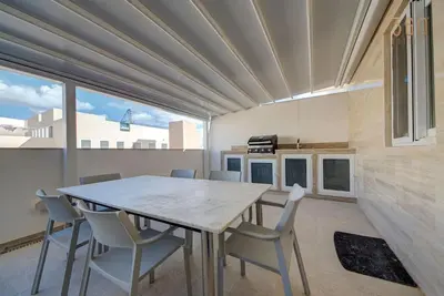 Image de Fully equipped 2br home with Pool & Gym access