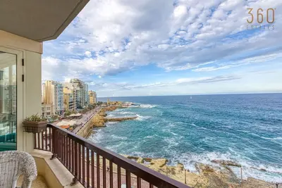 Image de Stunning Seafront 3br home with Terrace in Sliema!