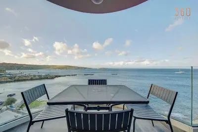 Image de Breathtaking Seafront Home with Spectacular Views!