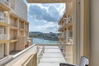 Image de 2br Qawra Home with private balcony, Near the Sea!