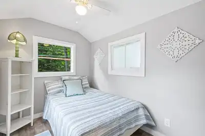 Image de Cottage in Alton Bay – Sleeps 4, Pool, Trails & More!