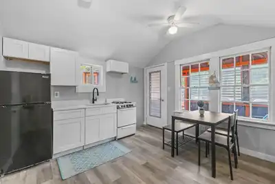 Image de Newly Renovated Cottage on Main Street Alton Bay #5