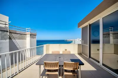 Image de St Paul’s Bay 2br Penthouse with Sea View Terrace