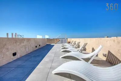 Image de Beautiful 3br Apt with Balcony & Roof Pool Access