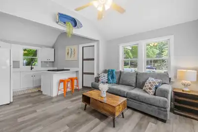 Image de Newly Renovated Cottage 8 Main Street Alton Bay!