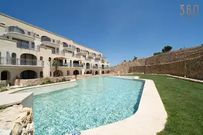 Image de Serene Apt with Terrace & Pool & Bbq Access, Qala