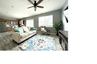 Image de \"Lil' Beachy\" - Spacious 4-bedroom townhome close to Mn State University Campus