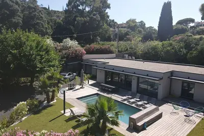 Image de Charmante Villa de vacances avec piscine, 5 min à la plage!
