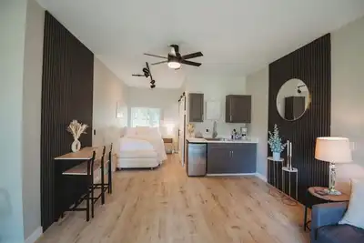 Image de Contemporary Studio within Walking Distance of Downtown Bigfork!