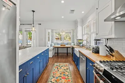 Image de Charming Heights House | 3 Bed | Yard | Walkable