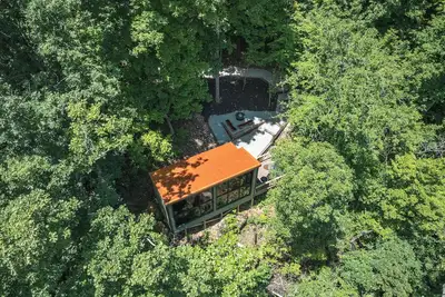Image de River and Sky Cabin; Hot Tub