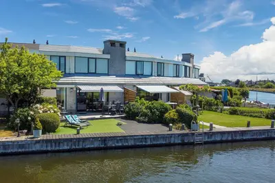 Image de Maison confortable de 3 chambres à.