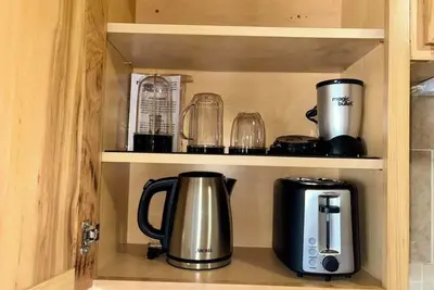 Image de Newly Updated- Top Floor- Bona Nook