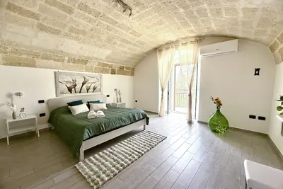 Image de Aquamirae - Historic home with panoramic balcony -