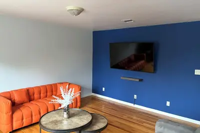 Image de Cozy 2-bedroom apartment with WiFi, Ac, large outdoor balcony