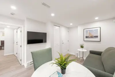 Image de Private newly renovated  1 bed 2 baths suite in central location