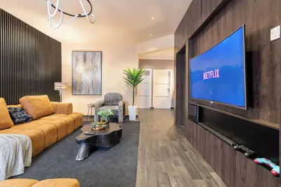 Image de Charming 3-bedroom bungalow/ Ac, WiFi/Airport proximity/24/7 Power