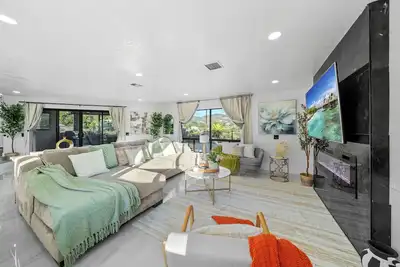 Image de 3br/2Bth Mountain View, 2500 sqft, King Bed, Garage