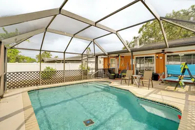 Image de 2 Mi to Riverwalk: Gem w/ Private Pool & Yard!