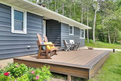 Image de 3 Mi to Lake Onalaska: Quaint Home w/ Prairie View