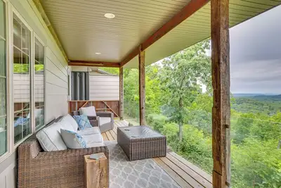 Image de 'Wanlass' House: Elevated Retreat Near La Crosse!