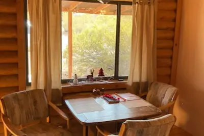 Image de Log Cabin near Las Vegas ~ East Bungalow