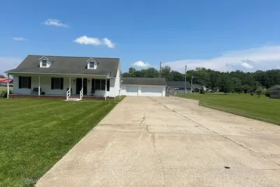 Image de Updated home, clean, comfy, huge driveway! Just minutes from Ky Lake, food & fun