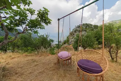 Image de Coastal Comfort 2 Bdr Apartment w/ Garden Escape