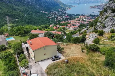Image de Tranquil Escape 2-Bdr in Škaljari w/ Boka Bay View