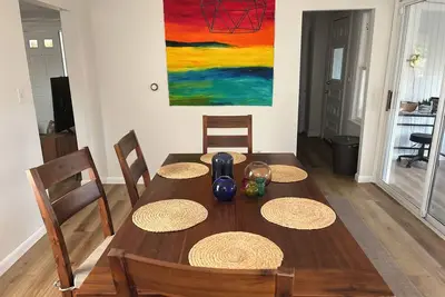 Image de Cozy Bay View Beach House– Comfy with Modern Flair