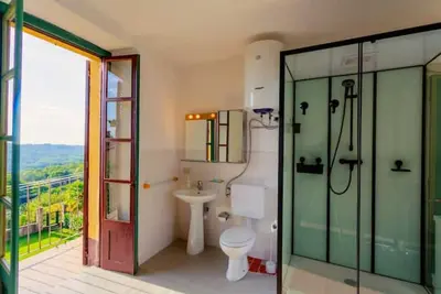 Image de Historic Town House in Vineyard