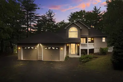 Image de Lakefront Paradise with Private Dock, Soaking Tub & Eagle Views