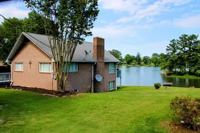 Image de Marshall Shores on Weiss - Waterfront Home with Private Pier In Beautiful Bay Springs Neighborhood