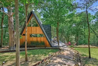 Image de Charming A-Frame Cabin Nestled in the Trees @ Lake Texoma - Family Friendly