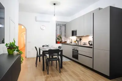 Image de St. James House in the center