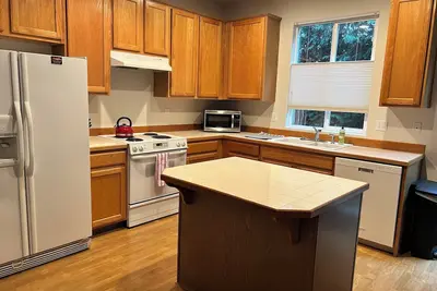 Image de Cozy Eastside Townhome in charming East Gresham- 3 Bedroom with Ac and WiFi!