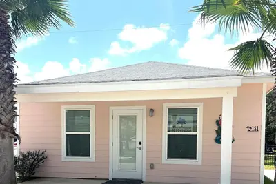 Image de New Listing! Oasis Bungalow