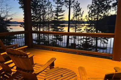 Image de Priest Lake Waterfront Cabin! Sleeps 13; 5-beds, 3. 5 bath, Dock, 150' waterfront