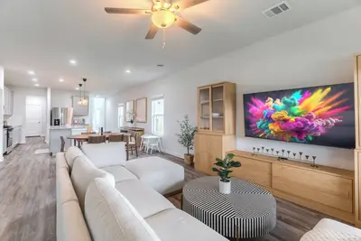 Image de New 5 bdr + lake view + playground + Bbq, fits 10!