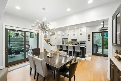 Image de Modern Gem in Popular SoCO area, steps from South Congress dining and shopping