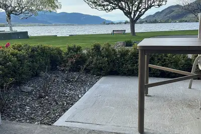 Image de Lakefront 1st floor Apartment - cozy, well stocked, newly renovated 1 bdrm suite