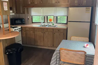 Image de Cozy mobile home/cabin on campground in Adams, Wi.