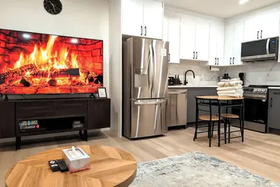 Image de Luxury Guest Suite in Calgary perfect for a visit to the Canadian Rockies.