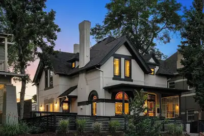 Image de The Clarkson Manor - Relax in Style w/ Outdoor Spa & Game Room