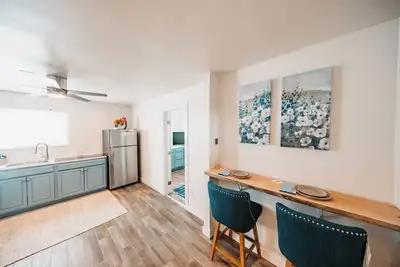 Image de Epic Days Outside • Stay @ Petal & Pine • Glacier N Park• Lakes • Peaks • Trails